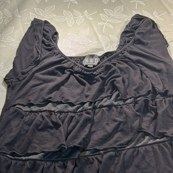 Ladies Sleeveless Ruffled Shirt. - Picture 2 of 6